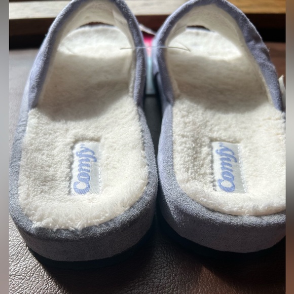 New Super Soft Lilac Slippers Foam Cushion Size 7 Small Comfy - Picture 3 of 4